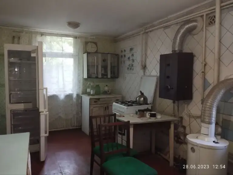 Аренда дома на ветке, очень удобное местоположение (ориентир ул. Молодых шахтеров). Дом с газовым отоплением, удобствами. 4 жилых комнаты. Большая ванная комната и кухня. Стиральная машинка, холодильник no frost. Колонка и бойлер. Окна пластиковые. Спальных мест мало - можно заезжать со своей мебелью/кроватями. Центральная канализация. Цена 20 000руб. Ан анна
+7 949 470 04 83 (Феникс)
+7 949 796 89 69 (Миранда) - фотография - 7