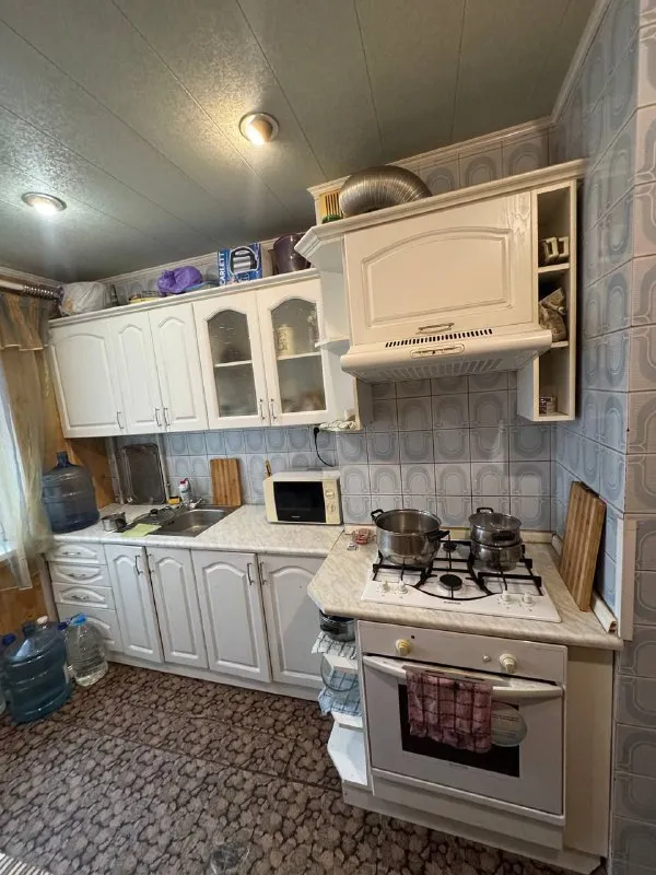 Продам 3-х комнатную квартиру

🌇Харцызск, центр, район тц «триумф». 📍

✅Общая площадь 66кв. М, 4 этаж 9 этажного дома.
✅В квартире два застекленных балкона, комнаты раздельные.
✅Квартира в жилом состоянии.
🎁Мебель остается.
📍Шикарное месторасположение: самое сердце харцызска !

👁Просмотр в любое удобное для вас время !

💰Цена 6 000 000 ₽ торг

📲☎️+79493418412 Лилия ан терем

Подписаться | дать объявление - фотография - 7