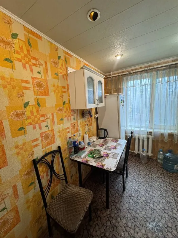 Продам 3-х комнатную квартиру

🌇Харцызск, центр, район тц «триумф». 📍

✅Общая площадь 66кв. М, 4 этаж 9 этажного дома.
✅В квартире два застекленных балкона, комнаты раздельные.
✅Квартира в жилом состоянии.
🎁Мебель остается.
📍Шикарное месторасположение: самое сердце харцызска !

👁Просмотр в любое удобное для вас время !

💰Цена 6 000 000 ₽ торг

📲☎️+79493418412 Лилия ан терем

Подписаться | дать объявление - фотография - 8