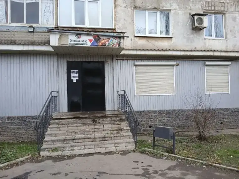 Сдается нежилое помещение 112м2 под магазин.
Г. Торез, мкр. 3, д.6.
Бывший магазин одежды.
Помещение находится в доме на 1 этаже.
Стоимость 100 000 р.
Документы внесены в росреестр.
Отвечу на все вопросы +7949 390 34 27 сергей васильевич - фотография - 4
