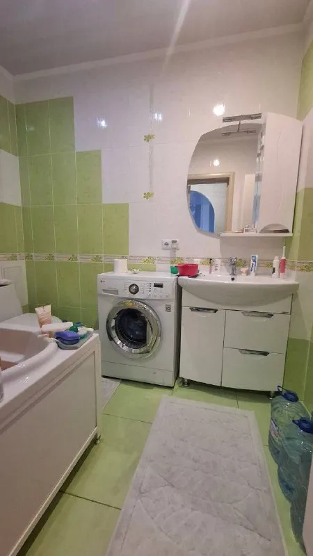 Продам крупногабаритную 1-комнатную квартиру в городе донецке! Улица куйбышева! Район галактики!
Квартира расположена на 15 этаже 18-ти этажного дома!
Общая площадь квартиры 43 кв. М.
Жилая площадь 21 кв. М.
Квартира с качественным ремонтом и со всей необходимой мебелью и техникой!
Санузел совмещен!
Состояние - заходи и живи!
Документы готовы к продаже!
Цена 4,3 млн. Рублей!
Тел. : +79493079990;+79895278779 - фотография - 5
