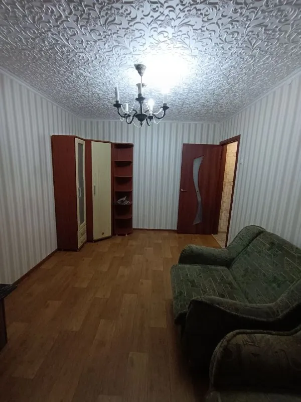 Сдаётся однокомнатная
Квартира - длительно!
🌇Макеевка, квартал металлург📍
✅Только без животных.
✅1 Этаж.
✅Военным и строителям не беспокоить.
✅ Площадь: 30 м²
✅Обустроена для комфортной жизни
👍 Удобное расположение в спокойном районе - фотография - 2