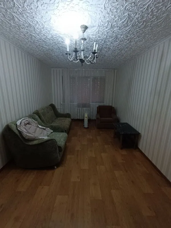 Сдаётся однокомнатная
Квартира - длительно!
🌇Макеевка, квартал металлург📍
✅Только без животных.
✅1 Этаж.
✅Военным и строителям не беспокоить.
✅ Площадь: 30 м²
✅Обустроена для комфортной жизни
👍 Удобное расположение в спокойном районе - фотография - 3