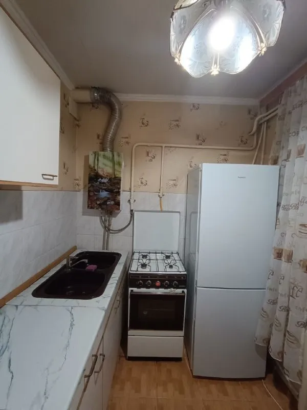 Сдаётся однокомнатная
Квартира - длительно!
🌇Макеевка, квартал металлург📍
✅Только без животных.
✅1 Этаж.
✅Военным и строителям не беспокоить.
✅ Площадь: 30 м²
✅Обустроена для комфортной жизни
👍 Удобное расположение в спокойном районе - фотография - 6