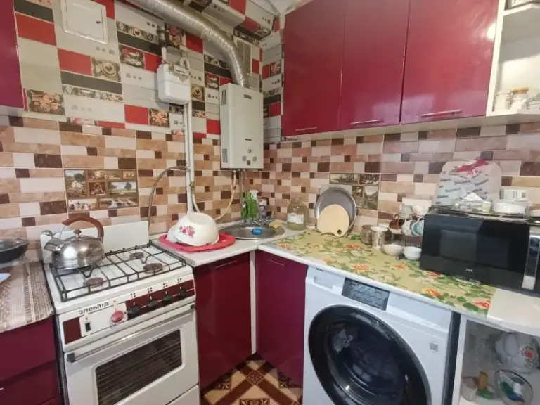 ‼️☝️Продам 1- комнатную квартиру в центре пролетарского района, ул. Армавирская, 13 а. ,
Рядом с администрацией.
📌Этажность 4/5.
📌Общая пл. 32 кв, м, кухня 7,5 кв. М.
📌Дом кирпичный.
☝️‼️Квартира в отличном состоянии, заменена проводка, металлопластиковые окна, застеклённый балкон, пластиковые водопроводные и канализационные трубы.
Вложений не требует!
☝️‼️Месторасположение идеальное: напротив школа, детсад, администрация, остановка, магазины.
✅Прописанных и долгов по квартире нет.
💰Стоимость квартиры: 2 900 000 руб. Разумный торг.
☎️Для просмотра звоните: +79493454298; +79493758610 - фотография - 3