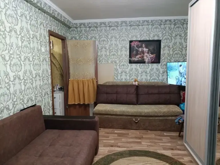 ‼️☝️Продам 1- комнатную квартиру в центре пролетарского района, ул. Армавирская, 13 а. ,
Рядом с администрацией.
📌Этажность 4/5.
📌Общая пл. 32 кв, м, кухня 7,5 кв. М.
📌Дом кирпичный.
☝️‼️Квартира в отличном состоянии, заменена проводка, металлопластиковые окна, застеклённый балкон, пластиковые водопроводные и канализационные трубы.
Вложений не требует!
☝️‼️Месторасположение идеальное: напротив школа, детсад, администрация, остановка, магазины.
✅Прописанных и долгов по квартире нет.
💰Стоимость квартиры: 2 900 000 руб. Разумный торг.
☎️Для просмотра звоните: +79493454298; +79493758610 - фотография - 6