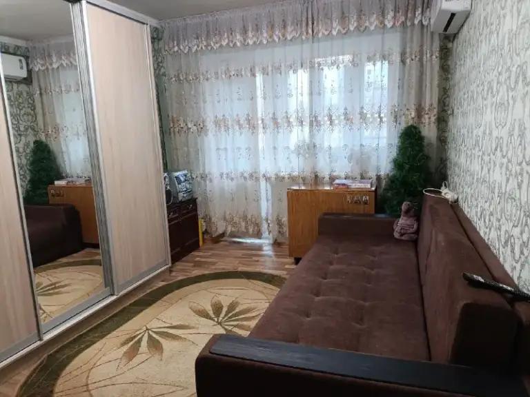 ‼️☝️Продам 1- комнатную квартиру в центре пролетарского района, ул. Армавирская, 13 а. ,
Рядом с администрацией.
📌Этажность 4/5.
📌Общая пл. 32 кв, м, кухня 7,5 кв. М.
📌Дом кирпичный.
☝️‼️Квартира в отличном состоянии, заменена проводка, металлопластиковые окна, застеклённый балкон, пластиковые водопроводные и канализационные трубы.
Вложений не требует!
☝️‼️Месторасположение идеальное: напротив школа, детсад, администрация, остановка, магазины.
✅Прописанных и долгов по квартире нет.
💰Стоимость квартиры: 2 900 000 руб. Разумный торг.
☎️Для просмотра звоните: +79493454298; +79493758610 - фотография - 7