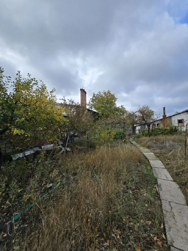 ‼️Продажа дома‼️

🏡Продаётся дом г. Донецк днр
🌇Куйбышевский район
🗺Ул. Югославская 6

✅Общая площадь дома 40 м2

🏡Участок 6 соток с виноградом, розами, плодовыми деревьями, асфальтированная широкая дорога
Окна пластиковые
✅В доме требуется ремонт крыши, местами подтикает
Газ и вода не заведены
✅Имеется твердотопливный котёл и камин
📃Документы готовы
🔥Собственник

💴Цена: 3🍋000.000 рублей
☎️+7(949) 071-77-70

📨Подписаться - фотография - 2
