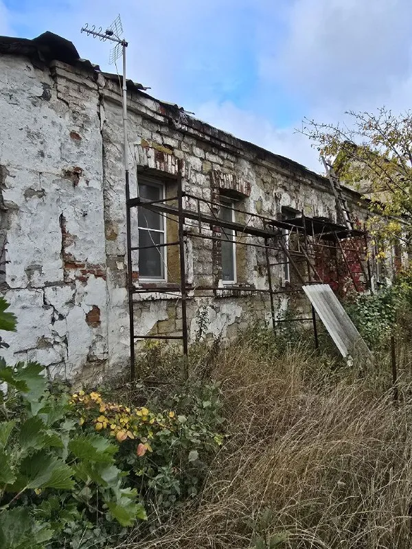 ‼️Продажа дома‼️

🏡Продаётся дом г. Донецк днр
🌇Куйбышевский район
🗺Ул. Югославская 6

✅Общая площадь дома 40 м2

🏡Участок 6 соток с виноградом, розами, плодовыми деревьями, асфальтированная широкая дорога
Окна пластиковые
✅В доме требуется ремонт крыши, местами подтикает
Газ и вода не заведены
✅Имеется твердотопливный котёл и камин
📃Документы готовы
🔥Собственник

💴Цена: 3🍋000.000 рублей
☎️+7(949) 071-77-70

📨Подписаться - фотография - 3