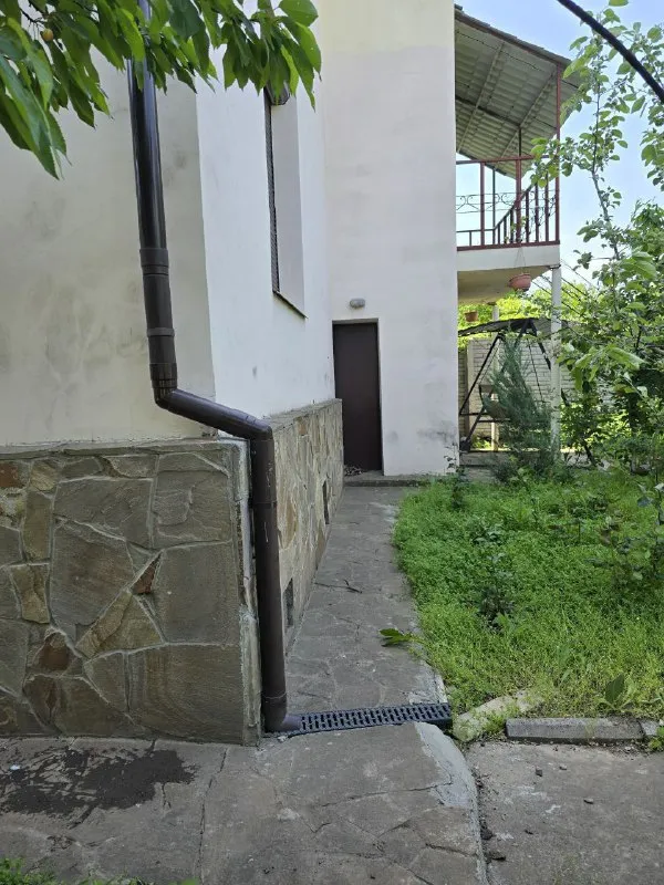 Продам частный дом 🏠

🌇Донецк, возле базы "шахтёр". "кирша". 📍

💰Стоимость:17🍋 ₽

✅Площадь дома:250 м2
👍Это идеальный дом для счастливой жизни.
🌲Отличный дом в экологически чистом месте, возле
Дом 2006 года постройки
✅ 3 Уровня, ремонт 2013 года.
🪵 - фотография - 5