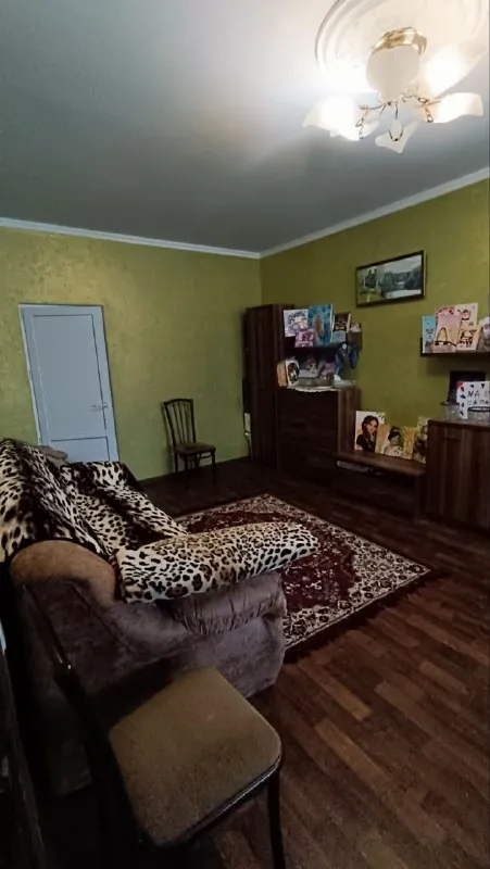 Продам частный дом 🏠

🌇Донецк, возле базы "шахтёр". "кирша". 📍

💰Стоимость:17🍋 ₽

✅Площадь дома:250 м2
👍Это идеальный дом для счастливой жизни.
🌲Отличный дом в экологически чистом месте, возле
Дом 2006 года постройки
✅ 3 Уровня, ремонт 2013 года.
🪵 - фотография - 6