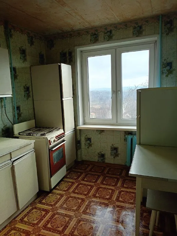 🏡Продаётся комнатная квартира г. Донецк днр
🗺Кировский р-н, ул. Бирюзова 57

✅Этажность–5/9 жилого дома
✅Общая площадь–48.25 м2
15.3 М2 и 12.2 м2
✅Кухня–7.4 м2

✅Комнаты изолированные
Санузел раздельный
Квартира под ремонт
📃Документы готовы
🔥Собственник

💴Цена: 3🍋000.000 рублей
☎️+7(949) 323-14-23 Лилия

📨Подписаться - фотография - 3