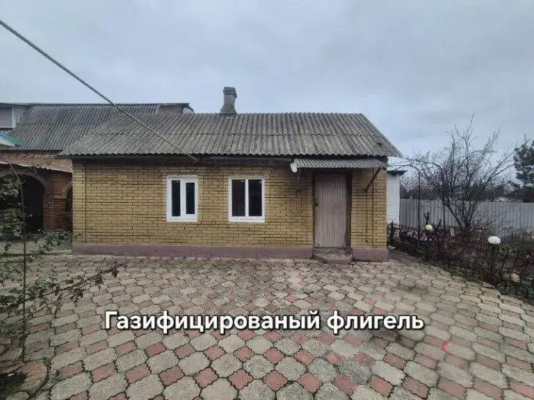 В продаже газифицированый дом

🌇Донецк кировский р-н семашко ор-р магазин леон📍

💰Цена:7.000.000 ₽

✅Общая площадь дома 100 кв м ²,6 сот земли (муниципального назначения).
✅Дом шпальный обложен кирпичом (фагот), очень теплый

👍Все коммуникации заменены, окна мп, двери ольха. Готовая арматура под навес.
💦Вода согласно графику.
✅Двор выложен фэм плиткой. - фотография - 1