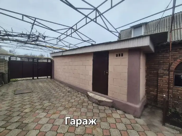 В продаже газифицированый дом

🌇Донецк кировский р-н семашко ор-р магазин леон📍

💰Цена:7.000.000 ₽

✅Общая площадь дома 100 кв м ²,6 сот земли (муниципального назначения).
✅Дом шпальный обложен кирпичом (фагот), очень теплый

👍Все коммуникации заменены, окна мп, двери ольха. Готовая арматура под навес.
💦Вода согласно графику.
✅Двор выложен фэм плиткой. - фотография - 3
