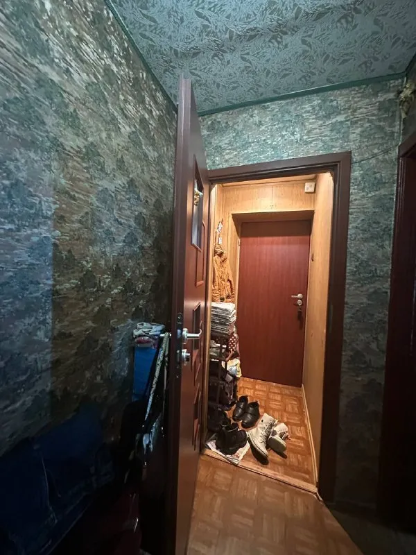 Продается однокомнатная
Крупногабаритная квартира

🌇Донецк, ориентир дс дружба. В шаговой доступности парк гулливер, рынок славянский📍

✅37 Кв метров. Этаж 3-9 ти.
✅Состояние жилое, теплая.
✅Большя лоджия застеклена.
✅Комната просторная, квадратная.
✅Поменяны трубы водоснабжения.
💦Вода идет по графику.
📍Рядом находятся магазины, транспортные остановки, школа.

📑Документы готовы.
Собственник на сделке.
💰Цена 2,600,000 ₽ + торг!

📲☎️+79494181407 Галина ан

Подписаться | дать объявление - фотография - 1