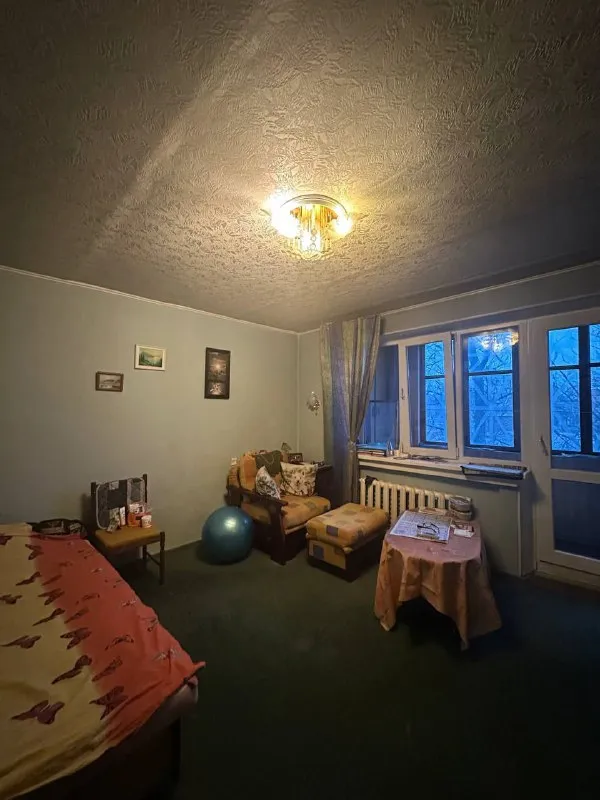 Продается однокомнатная
Крупногабаритная квартира

🌇Донецк, ориентир дс дружба. В шаговой доступности парк гулливер, рынок славянский📍

✅37 Кв метров. Этаж 3-9 ти.
✅Состояние жилое, теплая.
✅Большя лоджия застеклена.
✅Комната просторная, квадратная.
✅Поменяны трубы водоснабжения.
💦Вода идет по графику.
📍Рядом находятся магазины, транспортные остановки, школа.

📑Документы готовы.
Собственник на сделке.
💰Цена 2,600,000 ₽ + торг!

📲☎️+79494181407 Галина ан

Подписаться | дать объявление - фотография - 3