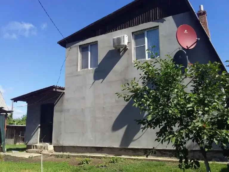 🏡Продаётся двухуровневая дача г. Макеевка днр
🗺Район жд вокзала, садовое общество снт

✅Общая площадь дома 90 м2
Дом снаружи полностью утеплён пеноплексом

✅Земельный участок 5.5 соток, с трёх сторон ограждён новым забором из профлиста и шифером
Два входа на участок и два въезда

✅Во дворе имеется вольер на две собаки
Есть молодой сад из фруктовых деревьев
✅Окна пластиковые
Вода всегда, заведена как в дом, так и во двор
Канализация септик
✅В доме есть всё для комфортного проживания как летом, так и зимой
✅Сделан ремонт с полной заменой всех коммуникаций
✅Установлен кондиционер, отопление электрическое (конвектора)
🔥Собственник

💴Цена: 5🍋300.000 рублей
☎️+7(949) 429-25-03

📨Подписаться - фотография - 2