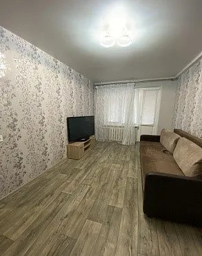 🏡Сдается уютная 1-комнатная квартира в калининском районе. Квартира находится
На 1 этаже 9-этажного дома.
✅Обладает всеми удобствами для современного человека. Установлена металлическая дверь и качественные стеклопакеты, обеспечивающие тишину и тепло.
✅На полу уложен линолеум, в санузле – современный кафель. Сантехника полностью новая.
✅В квартире есть вся необходимая бытовая техника: холодильник, тв, стиральная машина-автомат и печь свч.
Для хранения вещей предусмотрены вместительные шкафы-купе.
✅Проведен высокоскоростной интернет.
Аренда 23.000 рублей
📞По вопросам: +79494456514
📨Подписаться - фотография - 2