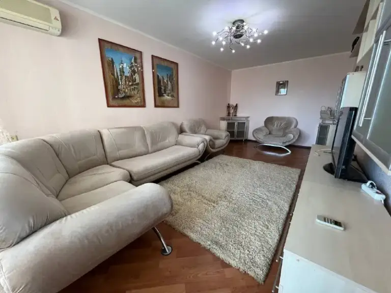 Продажа 3х комнатной квартиры
🌇Донецк в ворошиловском районе, набережная-площадь ленина, пр-т 25-летия ркка 7📍
✅Общая площадь 65 кв м
✅Комнаты раздельные
✅Большой балкон, лоджия
✅Квартира теплая
✅Этажность дома 7/10
💦Холодная и горячая вода круглосуточно
🚫Прописанных нет.
📑Документы готовы к сделке,
Собственник в донецке
✅Насыщенная инфраструктура:
- Набережная ;детские сады;
- Школы; продуктовые магазины; супермаркет
Хорошо развитая транспортная развязка в любую точку города. Остановки маршруток в шаговой доступности.
💰Цена снижена 8 000 000 ₽
📲☎️+79495138558 Виктория
Подписаться | дать объявление - фотография - 3