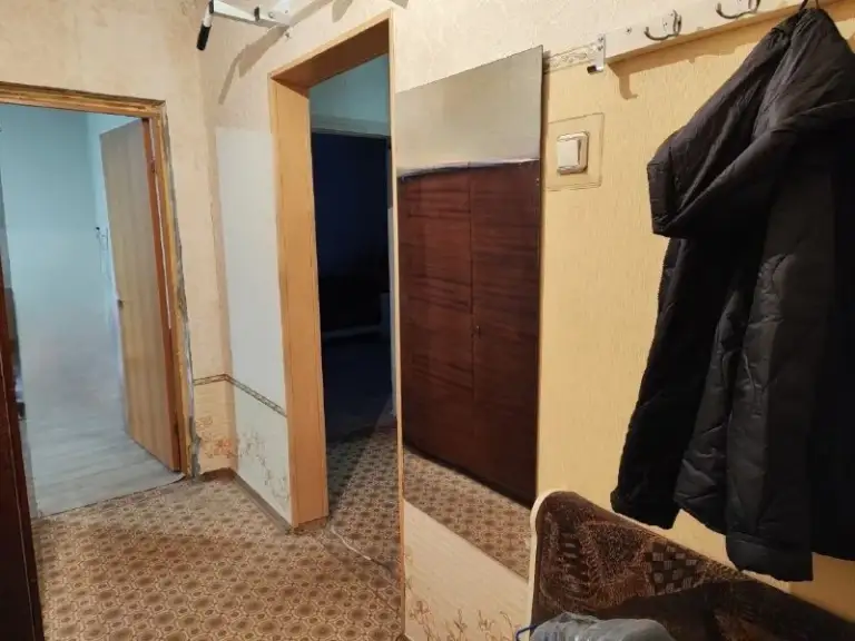 🏡Продаётся двухкомнатная квартира
🌇Г. Донецк днр, кировский р-н мкрн. Текстильщик, улица петровского 103

✅Этажность–8/9 жилого дома
✅Общая площадь–53.7 м2

✅Комнаты изолированны
Площадью–18 м2 и 12 м2
✅Коридор–4.2 м2
✅Холл–8 м2
✅Кухня в чистовой отделке с новой проводкой, площадь–9 м2

✅Санузел раздельный
Окна выходят на обе стороны дома
✅Парковка возле дома, рядом охраняемая стоянка
✅До остановки 4 минуты ходьбы

✅В шаговой доступности: школа, детский садик, гимназия, магазины, ветклиника
✅Рядом два рынка 5-10 минут пешком
📃Документы готовы
🔥Собственник

💴Цена: 3🍋700.000 рублей
Торг‼️
☎️+7(949) 318-92-64

📨Подписаться - фотография - 2