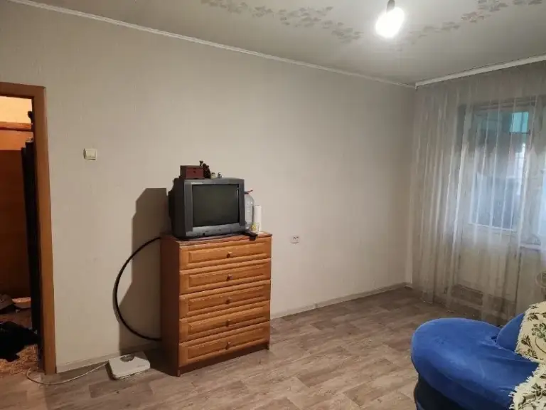 🏡Продаётся двухкомнатная квартира
🌇Г. Донецк днр, кировский р-н мкрн. Текстильщик, улица петровского 103

✅Этажность–8/9 жилого дома
✅Общая площадь–53.7 м2

✅Комнаты изолированны
Площадью–18 м2 и 12 м2
✅Коридор–4.2 м2
✅Холл–8 м2
✅Кухня в чистовой отделке с новой проводкой, площадь–9 м2

✅Санузел раздельный
Окна выходят на обе стороны дома
✅Парковка возле дома, рядом охраняемая стоянка
✅До остановки 4 минуты ходьбы

✅В шаговой доступности: школа, детский садик, гимназия, магазины, ветклиника
✅Рядом два рынка 5-10 минут пешком
📃Документы готовы
🔥Собственник

💴Цена: 3🍋700.000 рублей
Торг‼️
☎️+7(949) 318-92-64

📨Подписаться - фотография - 4