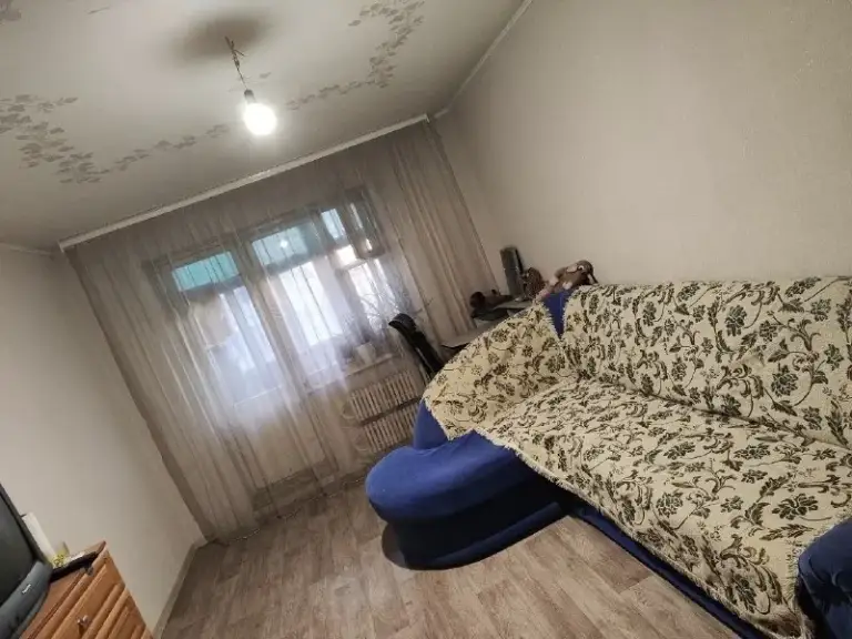 🏡Продаётся двухкомнатная квартира
🌇Г. Донецк днр, кировский р-н мкрн. Текстильщик, улица петровского 103

✅Этажность–8/9 жилого дома
✅Общая площадь–53.7 м2

✅Комнаты изолированны
Площадью–18 м2 и 12 м2
✅Коридор–4.2 м2
✅Холл–8 м2
✅Кухня в чистовой отделке с новой проводкой, площадь–9 м2

✅Санузел раздельный
Окна выходят на обе стороны дома
✅Парковка возле дома, рядом охраняемая стоянка
✅До остановки 4 минуты ходьбы

✅В шаговой доступности: школа, детский садик, гимназия, магазины, ветклиника
✅Рядом два рынка 5-10 минут пешком
📃Документы готовы
🔥Собственник

💴Цена: 3🍋700.000 рублей
Торг‼️
☎️+7(949) 318-92-64

📨Подписаться - фотография - 6