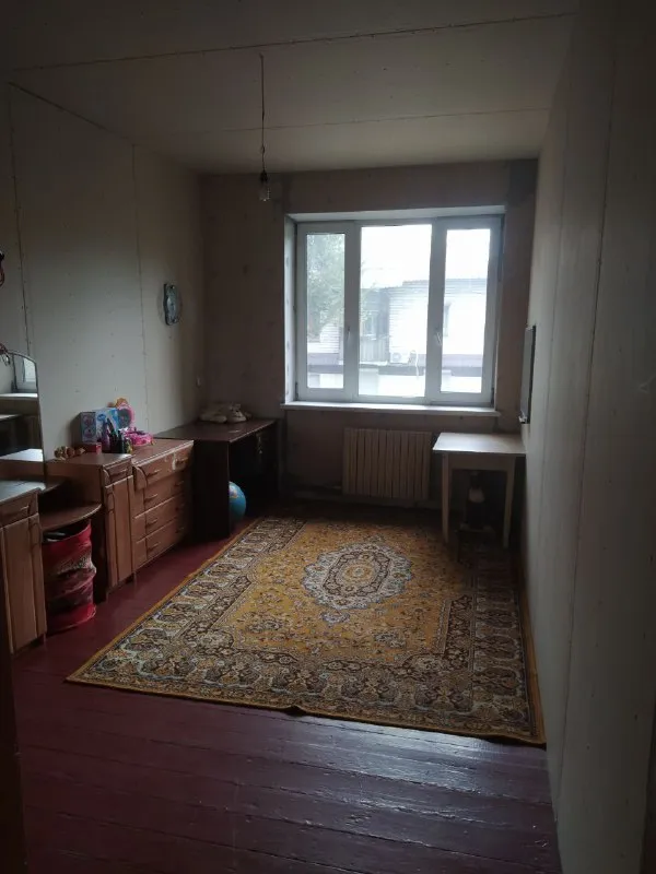Срочно! Цена снижена!
Продам 2х-комнатную квартиру.

🌆Город донецк, петровский р-н, ул. Родионова. 📍

✅Этаж 2/2
✅S: 50,6/30/6,5 м2.
✅Крыша новая, дом блочный, потолки h= 2,8 м2.
✅Комнаты раздельные, санузел раздельный, состояние жилое, все видно на фото: окна пластиковые фирмы " саламандр", сантехника новая, радиаторы чугунные, турецкие.
📍Все в пешей доступности: 5 мин. До остановки  общественного транспорта, магазинов; 10 мин до рынка, детского садика, школы.
📑 Документы готовы, владелец на сделке.
🔑 Ключи в агентстве, просмотр в любое удобное вас время.

💰Цена 2 500 000 ₽ + агентские.

📲☎+79494706765 Андрей ан

Подписаться | дать объявление - фотография - 4