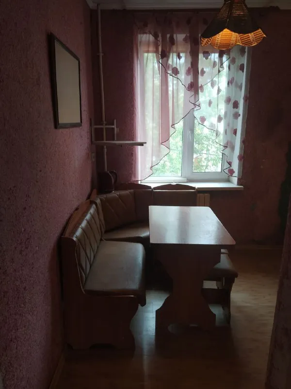 Срочно! Цена снижена!
Продам 2х-комнатную квартиру.

🌆Город донецк, петровский р-н, ул. Родионова. 📍

✅Этаж 2/2
✅S: 50,6/30/6,5 м2.
✅Крыша новая, дом блочный, потолки h= 2,8 м2.
✅Комнаты раздельные, санузел раздельный, состояние жилое, все видно на фото: окна пластиковые фирмы " саламандр", сантехника новая, радиаторы чугунные, турецкие.
📍Все в пешей доступности: 5 мин. До остановки  общественного транспорта, магазинов; 10 мин до рынка, детского садика, школы.
📑 Документы готовы, владелец на сделке.
🔑 Ключи в агентстве, просмотр в любое удобное вас время.

💰Цена 2 500 000 ₽ + агентские.

📲☎+79494706765 Андрей ан

Подписаться | дать объявление - фотография - 6