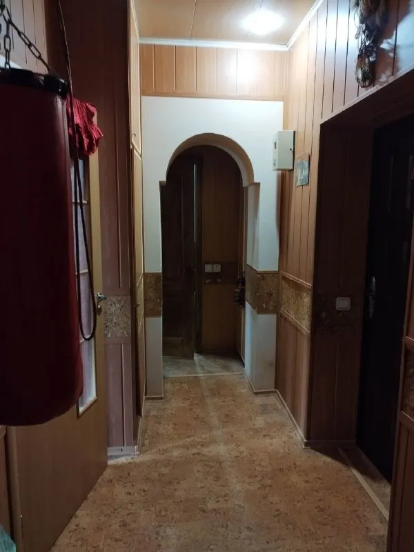 🏡Продажа двухкомнатной квартиры г. Харцызск днр
🗺Район вечного огня
✅Этажность–2/2 жилого дома
✅Общая площадь–48 м2+ сарай
• Квартира сталинка
• Имеется парковочное место для машины
• Водонакопительная система, холодильник, микроволновка, стиральная машина, телевизор, интернет, большой шкаф купе, два дивана, камин, кондиционер
🔥Собственник
💴Цена: 4🍋500.000 рублей
☎️+7(949) 474-50-72
📨Подписаться - фотография - 1