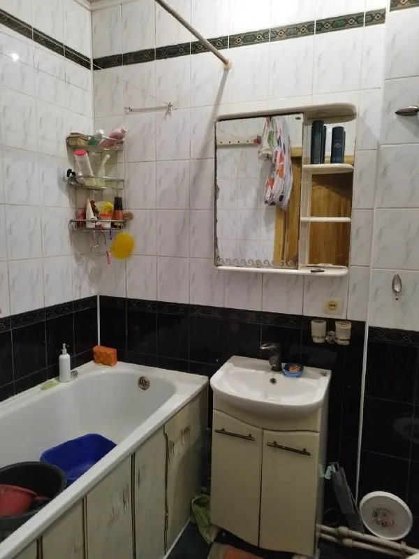 🏡Продажа двухкомнатной квартиры г. Харцызск днр
🗺Район вечного огня
✅Этажность–2/2 жилого дома
✅Общая площадь–48 м2+ сарай
• Квартира сталинка
• Имеется парковочное место для машины
• Водонакопительная система, холодильник, микроволновка, стиральная машина, телевизор, интернет, большой шкаф купе, два дивана, камин, кондиционер
🔥Собственник
💴Цена: 4🍋500.000 рублей
☎️+7(949) 474-50-72
📨Подписаться - фотография - 5