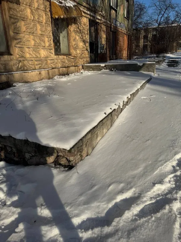 Продам нежилое помещение !
🌇Город макеевка, кировская сторона, ул. Кирова. 📍
✅Общая площадь 85кв. М, 1 этаж 5 этажного дома.
✅Отдельный вход на центральную проезжую часть и выход во двор.
✅Рядом псб банк.
👍Хорошее месторасположение для вашего бизнеса❗️
💰Цена: 4 200 000 ₽ торг
📲☎️+79493418412 Лилия ан терем
Подписаться | дать объявление - фотография - 1