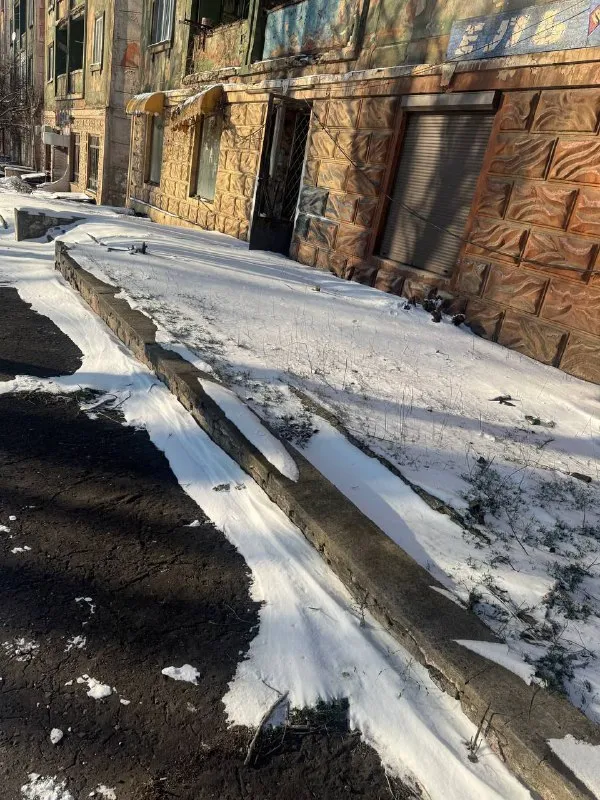 Продам нежилое помещение !
🌇Город макеевка, кировская сторона, ул. Кирова. 📍
✅Общая площадь 85кв. М, 1 этаж 5 этажного дома.
✅Отдельный вход на центральную проезжую часть и выход во двор.
✅Рядом псб банк.
👍Хорошее месторасположение для вашего бизнеса❗️
💰Цена: 4 200 000 ₽ торг
📲☎️+79493418412 Лилия ан терем
Подписаться | дать объявление - фотография - 2