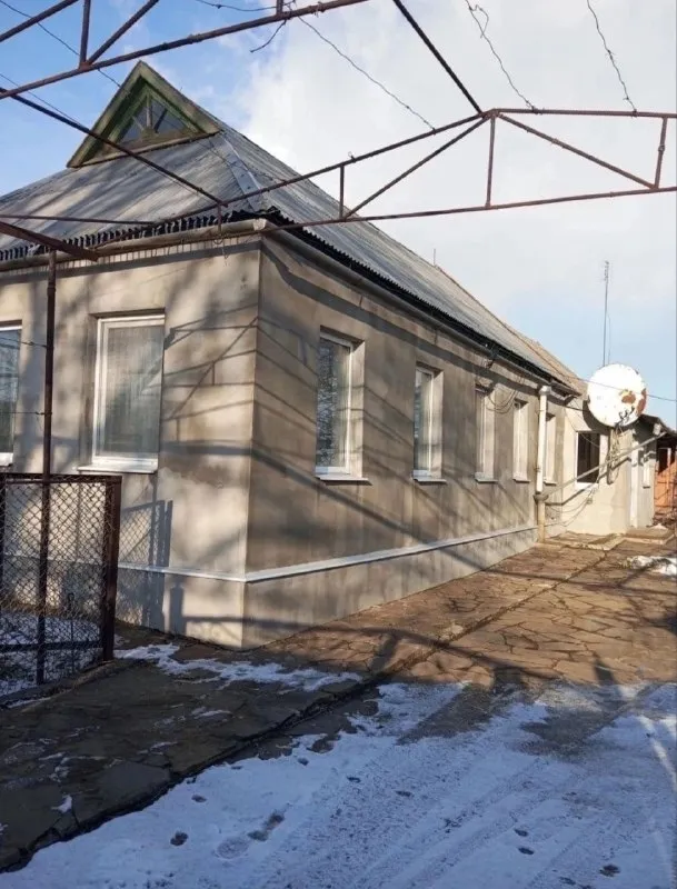 🏡Продам газифицированный дом село васильевка, амвросиевский район-15 минут езды до успенки

• Общая площадь–82 м2
• Земли–57 соток

• Земля приватизирована, есть скважина подключена на дом
• Гараж, хоз постройки, хороший большой сад, отдельно стоящая летняя кухня, чердак утеплён
🔥Собственник

💴Цена: 3🍋000.000 рублей
Торг уместен‼️
📲+7(949) 304-61-89
📲+7(949) 341-75-33

📨Подписаться - фотография - 3
