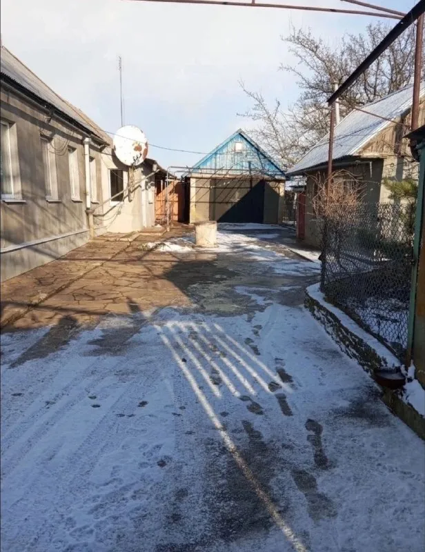 🏡Продам газифицированный дом село васильевка, амвросиевский район-15 минут езды до успенки

• Общая площадь–82 м2
• Земли–57 соток

• Земля приватизирована, есть скважина подключена на дом
• Гараж, хоз постройки, хороший большой сад, отдельно стоящая летняя кухня, чердак утеплён
🔥Собственник

💴Цена: 3🍋000.000 рублей
Торг уместен‼️
📲+7(949) 304-61-89
📲+7(949) 341-75-33

📨Подписаться - фотография - 4