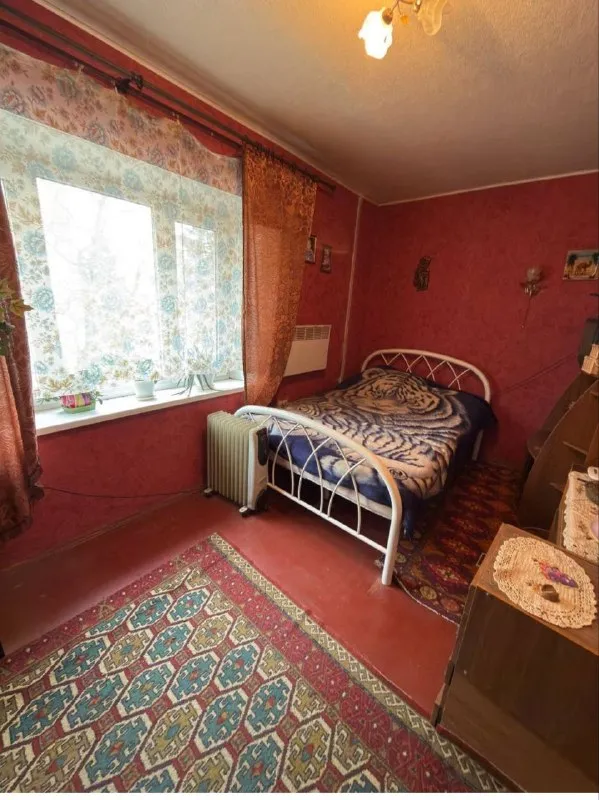 🏡Продажа двухкомнатной квартиры г. Торез днр
🌇Ул. Николаева, д.31
• Этажность–4/5 жилого дома
• Общая площадь–45.6 м2
• Комнаты проходные 19м2-11 м2
• Кухня–5.5 м2
• С/у совмещены
• Балкон застеклён, пластиковые окна
• Квартира угловая, очень тёплая
• Состояние жилое, установлен кондиционер
• Отопление официально обрезано
• Документы рф
📃Без долгов
🔥Собственник
💴Цена: 2🍋600.000 рублей
☎️+7(963) 782-38-11
📨Подписаться - фотография - 3