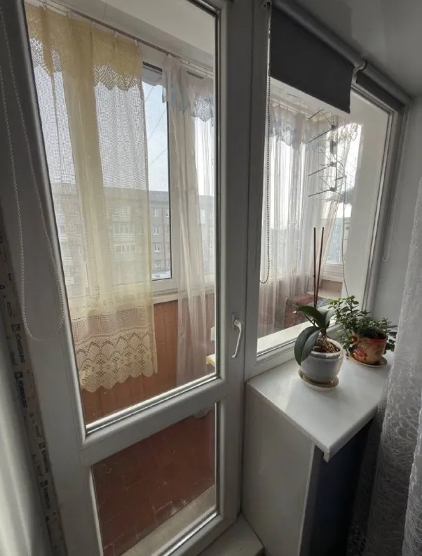 🏡Продажа двухкомнатной квартиры г. Торез днр
🌇Ул. Николаева, д.31
• Этажность–4/5 жилого дома
• Общая площадь–45.6 м2
• Комнаты проходные 19м2-11 м2
• Кухня–5.5 м2
• С/у совмещены
• Балкон застеклён, пластиковые окна
• Квартира угловая, очень тёплая
• Состояние жилое, установлен кондиционер
• Отопление официально обрезано
• Документы рф
📃Без долгов
🔥Собственник
💴Цена: 2🍋600.000 рублей
☎️+7(963) 782-38-11
📨Подписаться - фотография - 4