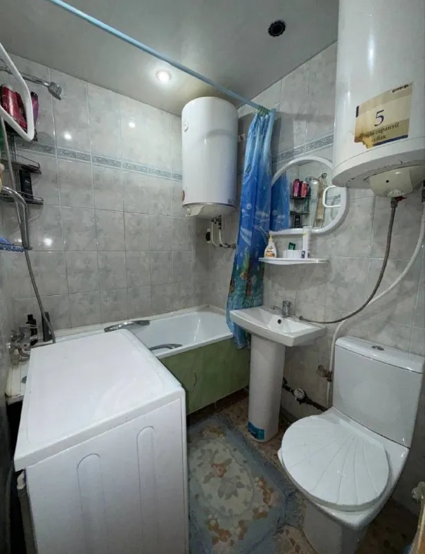 🏡Продажа двухкомнатной квартиры г. Торез днр
🌇Ул. Николаева, д.31
• Этажность–4/5 жилого дома
• Общая площадь–45.6 м2
• Комнаты проходные 19м2-11 м2
• Кухня–5.5 м2
• С/у совмещены
• Балкон застеклён, пластиковые окна
• Квартира угловая, очень тёплая
• Состояние жилое, установлен кондиционер
• Отопление официально обрезано
• Документы рф
📃Без долгов
🔥Собственник
💴Цена: 2🍋600.000 рублей
☎️+7(963) 782-38-11
📨Подписаться - фотография - 6