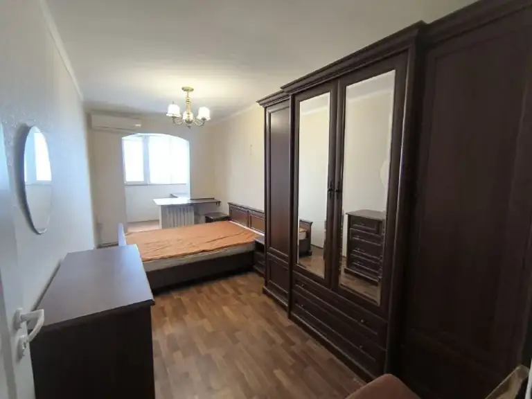 ☎️+79495138558

Стройте свое пространство с агентством недвижимости город.
Вы мечтаете - мы реализовываем💫

Продажа 3х комнатной - квартиры в кировском районе донецка
Улица терешковой - микрорайон текстильщик - ледовая арена‼️

Расположена в девятиэтажном доме, на девятом этаже‼️
Крыша не течет, перекрыта в 2017 году‼️

Документы полностью готовы к сделке‼️

📌Вода по графику.
📌Лоджия+теплый пол.
📌 Застеклённый балкон.
📌Квартира теплая, не угловая.
📌В квартире остается вся мебель и техника.
📌Выполнен качественный ремонт во всех комнатах. Кухня подготовлена под ремонт.
📌Тихий спокойный двор, детская площадка.

Насыщенная инфраструктура:
-Ледовая арена;
- Детские сады;
- Школы;
- Продуктовые магазины;
- Супермаркет
👌Развитая транспортная развязка в любую точку города. Остановки маршрутного такси в шаговой доступности. Экологически чистый район города.

Цена 4 600 000 руб - фотография - 1