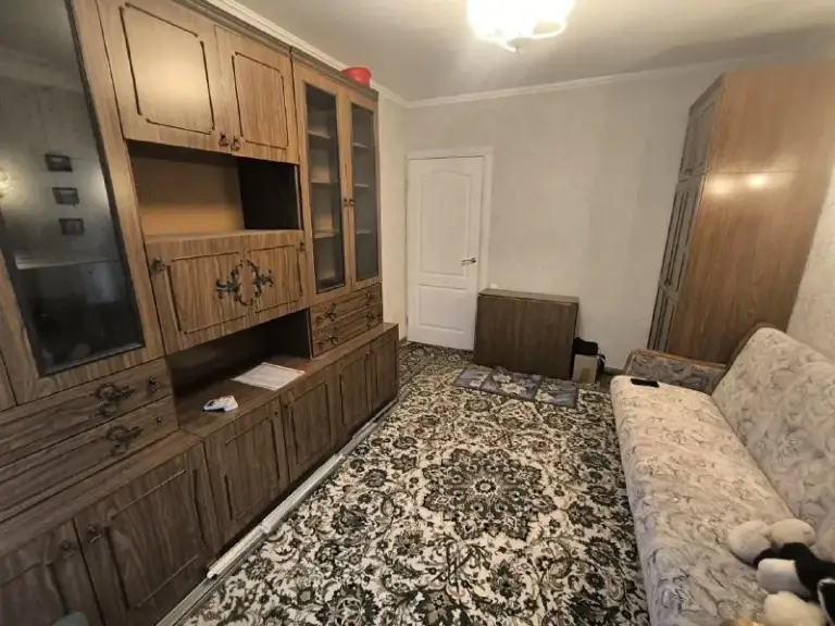 ☎️+79495138558

Стройте свое пространство с агентством недвижимости город.
Вы мечтаете - мы реализовываем💫

Продажа 3х комнатной - квартиры в кировском районе донецка
Улица терешковой - микрорайон текстильщик - ледовая арена‼️

Расположена в девятиэтажном доме, на девятом этаже‼️
Крыша не течет, перекрыта в 2017 году‼️

Документы полностью готовы к сделке‼️

📌Вода по графику.
📌Лоджия+теплый пол.
📌 Застеклённый балкон.
📌Квартира теплая, не угловая.
📌В квартире остается вся мебель и техника.
📌Выполнен качественный ремонт во всех комнатах. Кухня подготовлена под ремонт.
📌Тихий спокойный двор, детская площадка.

Насыщенная инфраструктура:
-Ледовая арена;
- Детские сады;
- Школы;
- Продуктовые магазины;
- Супермаркет
👌Развитая транспортная развязка в любую точку города. Остановки маршрутного такси в шаговой доступности. Экологически чистый район города.

Цена 4 600 000 руб - фотография - 5