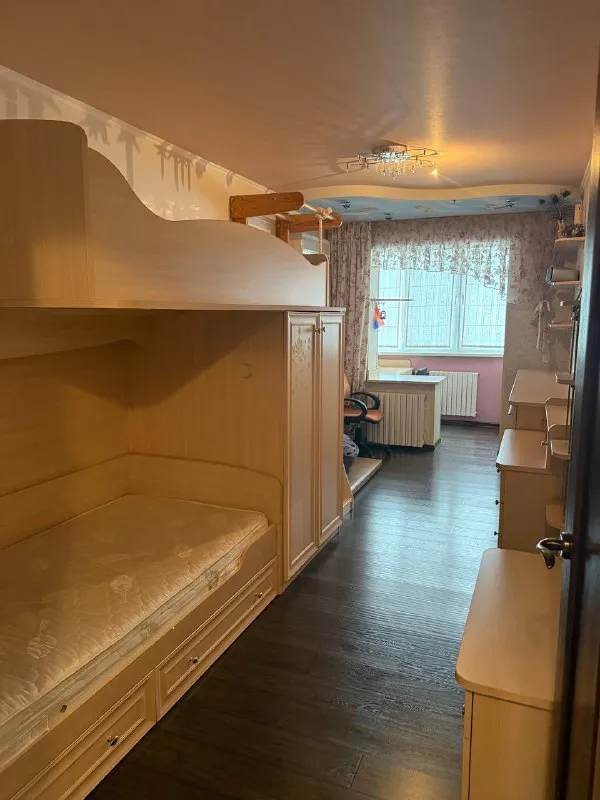 Сдам 3 ком квартиру
Накопительный бак 750л
Пролетарский район
Ул коммунистическая 28
Этаж 6/9
Рядом магазины, садики, школы
Квартира с очень хорошим ремонтом
Есть детская комната для двоих деток
Балкон застеклен
3 Кондиционера
Фотографии реальные

45 000₽+ Все коммунальные услуги

+79494113097 Алина
@As_01vva telegram - фотография - 8