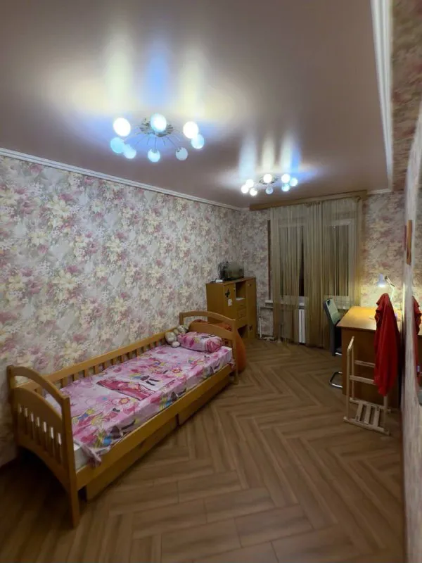 ☎️+79495138558
Стройте свое пространство с агентством недвижимости город.
Вы мечтаете - мы реализовываем💫
Документы полностью готовы к сделке, прописанных нет
📍Продажа 3х комнатной - квартиры в центре калининского района
📍Грузия - овнатаняна 26а
Расположена в пятиэтажном доме, на пятом этаже
Кровля не течет, собственник перекрывал крышу сам‼️
📌Общая площадь 70 кв. М
📌Квартира теплая
📌Вода круглосуточно (накопительная система)
📌В квартире выполнен качественный ремонт
📌Установлены пластиковые окна
📌Коммуникации поменяны
📌Остается полностью вся мебель и техника необходимая для комфортного проживания
📌Дополнительных вложений не требует
Хорошая транспортная развязка. 👌
Сады, школы, магазины, все что нужно для комфортной жизни в шаговой доступности🔑
‼️ Цена 5 200 000 руб
☎️+79495138558 - фотография - 5