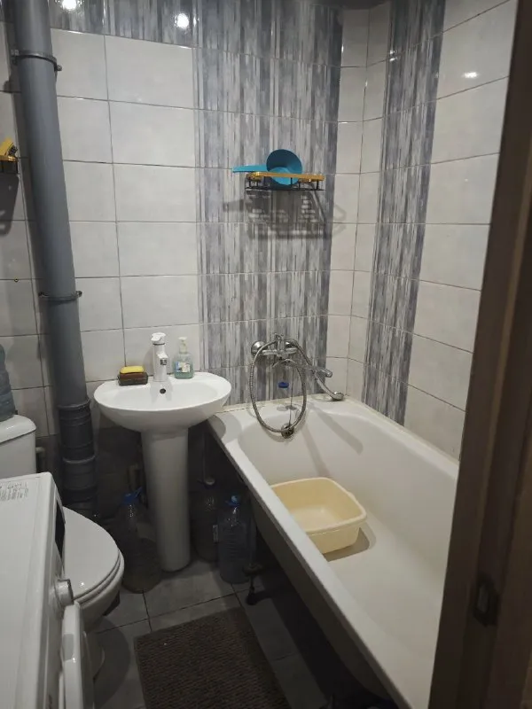 🏡Продаётся однокомнатная квартира
🌇Город: макеевка днр
🏙️Район: червоногвардейский
Улица токарева, 22

• Этажность–5/5 жилого дома

• Квартира не угловая
• Новая крыша
• Окна пластиковые
• Балкон требует ремонта
• Квартира продаётся с мебелью и бытовой техникой
• Рядом школа, детский садик, детская и взрослая больница, супермаркет, рынок, магазины и остановка общественного транспорта
🔥Собственник

💴Цена: 2🍋200.000 рублей
☎️+7(949) 807-38-61

📨Подписаться - фотография - 9