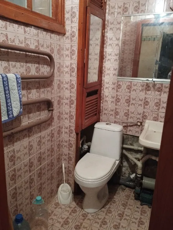 Продам! Лучшее предложение на рынке недвижимости! 2х комнатная квартира г. Донецк, пл. Свободы, кировский район. 4/4эт. Ул. Газеты комсомолец донбасса
Цена 2 699 000 рублей. Рядом супермаркеты, детсад, школа, поликлиника, спорткомплекс с бассейном, хорошая транспортная развязка.
В квартире частичный ремонт. Все комнаты с ремонтом. Не угловая. Кухня, санузел, коридор без ремонта. Батареи новые, проводка заменена.
Квартира - 2 комнаты.
Общая площадь, 40,1 кв. М.
Площадь кухни, 6 кв. М.

Документы готовы. Прописанных нет. Ключи в ан.
Полное юридическое сопровождение сделки с недвижимостью.

Цена 2 699 000 рублей. Ан новый донбасс наталья владимировна +7(949) 327-98-90 и +7(918) 5576515 - фотография - 7