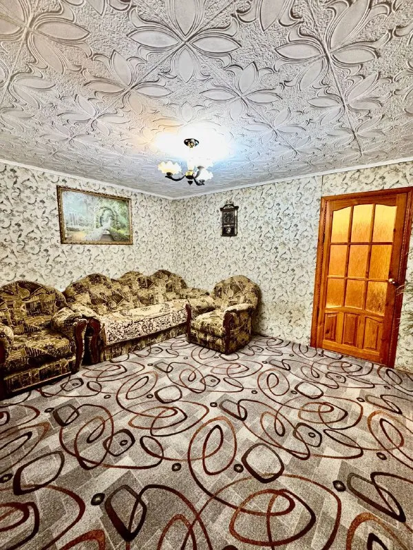Продаётся уютный жилой дом 🏡
🌇Г. Мариуполь, в ильичёвском районе, улица надгорная 📌
✅Дом площадью 61,9 м2
⛽Проведён газ (обеспечивает экономичное отопление и удобство в быту)
✅Ровный участок
✅Дом в хорошем состоянии, продается с мебелью и техникой
📑 Документы зарегистрированы в ростреестре, готовы к сделке👌 - фотография - 3