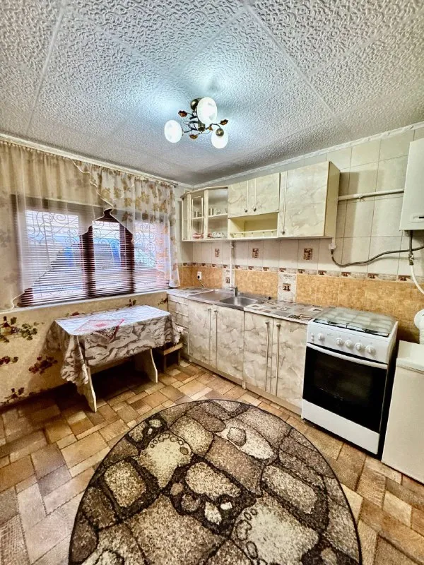 Продаётся уютный жилой дом 🏡
🌇Г. Мариуполь, в ильичёвском районе, улица надгорная 📌
✅Дом площадью 61,9 м2
⛽Проведён газ (обеспечивает экономичное отопление и удобство в быту)
✅Ровный участок
✅Дом в хорошем состоянии, продается с мебелью и техникой
📑 Документы зарегистрированы в ростреестре, готовы к сделке👌 - фотография - 6