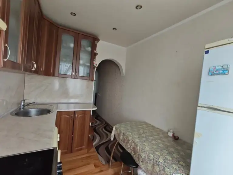 Продам крупногабаритную однокомнатную квартиру кировский район!

Стройте свое пространство с агентством недвижимости город.
Вы мечтаете - мы реализовываем💫

Микрорайон мирный - норд
Улица скляренко, дом 1

Документы готовы к сделке

📌Общая площадь квартиры 33 кв. М
📌14-Й этаж из 14.
📌Кровля не течет, собственник перекрывал крышу сам.
📌Есть технический этаж.
📌Вода круглосуточно.
📌В квартире выполнен качественный ремонт.
📌Установлены пластовые окна.
📌Большая застекленная лоджия.
📌Коммуникации поменяны.
📌Снаружи квартира утеплена

Остается полностью вся мебель и техника необходимая для комфортного проживания!
Дополнительных вложений не требует!

Насыщенная инфраструктура: детские сады; школы; продуктовые магазины; супермаркет.
Развитая транспортная развязка в любую точку города. Остановки маршрутного такси в шаговой доступности.

Стоимость 3 500 000 ₽

☎️ +79495138558 - фотография - 6