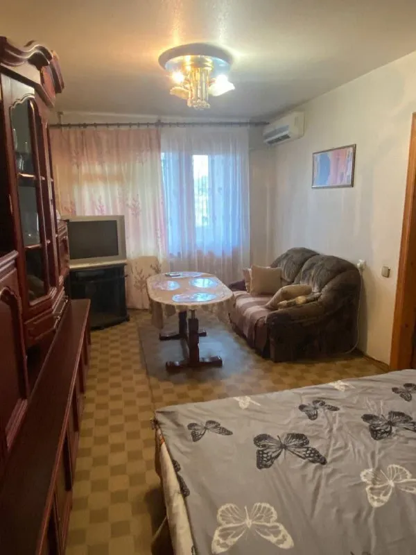 Посуточно 2 комнатная квартира

🌇В самом центре донецка
В районе крытого рынка и автостанции📍

✅С отличной транспортной и торговой инфраструктурой

✅В наличии все удобства для комфортного проживания
✅Приоритет семейным парам

💰Цена 5000 руб.

✅Нюансы по скидкам в зависимости от количества суток и людей обсуждаются по телефону⬇️

📲☎️+79493269316 Вадим

🛫Подписаться  |  дать объявление
📲Наш max - фотография - 3