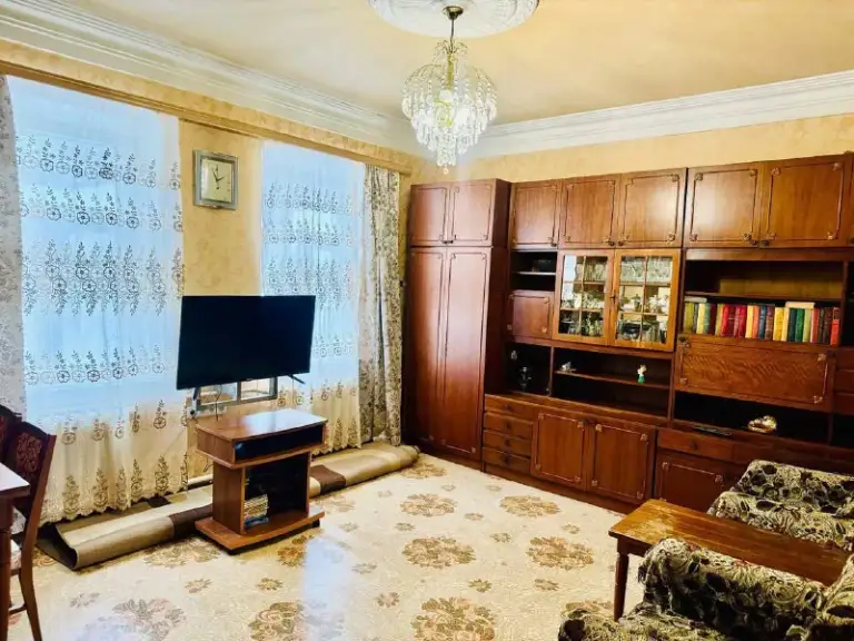 Продам частный дом 🏡

🌇Донецк, киевский район, микрорайон гладковка📌

✅Теплый, шлакоблочный дом с высокими потолками на 78 м2

⛽ Дом газифицирован - тепло экономично.
💦 Подача холодной и горячей воды четко по графику
✅ Просторный  совместный санузел
✅ 3 Отдельные спальни + уютный зал
✅ - фотография - 2