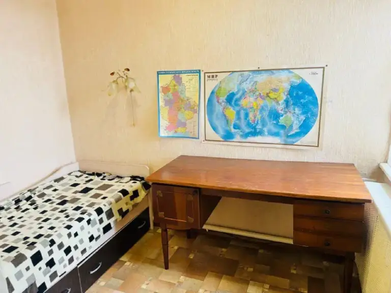 Продам частный дом 🏡

🌇Донецк, киевский район, микрорайон гладковка📌

✅Теплый, шлакоблочный дом с высокими потолками на 78 м2

⛽ Дом газифицирован - тепло экономично.
💦 Подача холодной и горячей воды четко по графику
✅ Просторный  совместный санузел
✅ 3 Отдельные спальни + уютный зал
✅ - фотография - 5