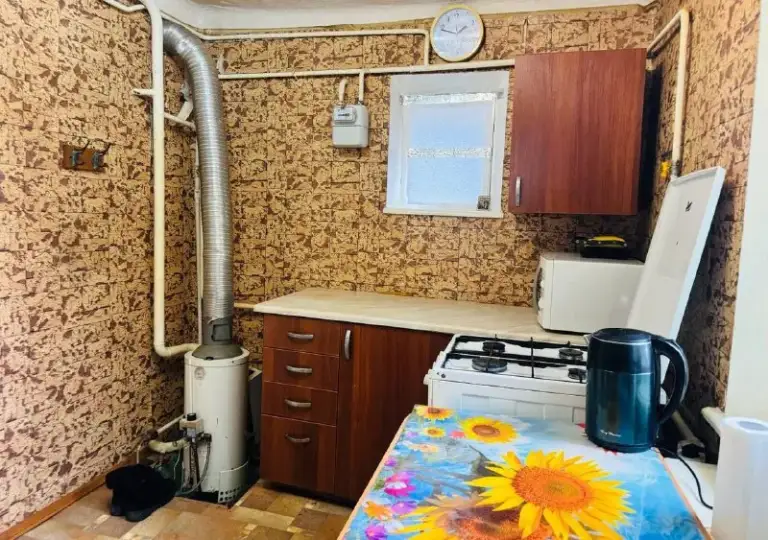 Продам частный дом 🏡

🌇Донецк, киевский район, микрорайон гладковка📌

✅Теплый, шлакоблочный дом с высокими потолками на 78 м2

⛽ Дом газифицирован - тепло экономично.
💦 Подача холодной и горячей воды четко по графику
✅ Просторный  совместный санузел
✅ 3 Отдельные спальни + уютный зал
✅ - фотография - 6